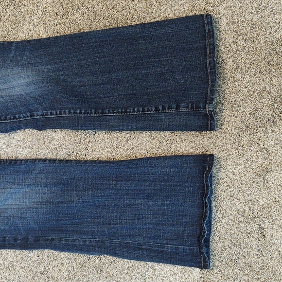 American Eagle Favorite Boyfriend Women's Boot Cut Jeans Size 4 Regular - Picture 6 of 8